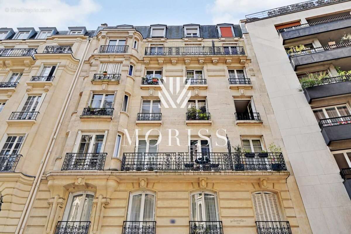 Appartement à PARIS-16E