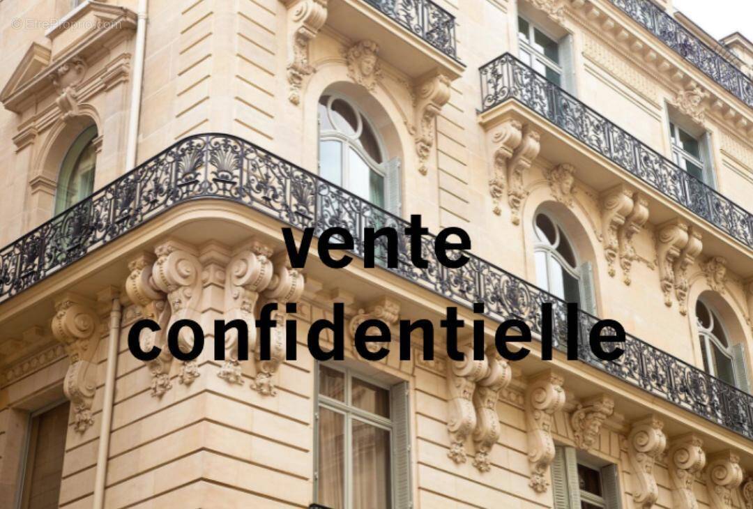 Commerce à PARIS-8E