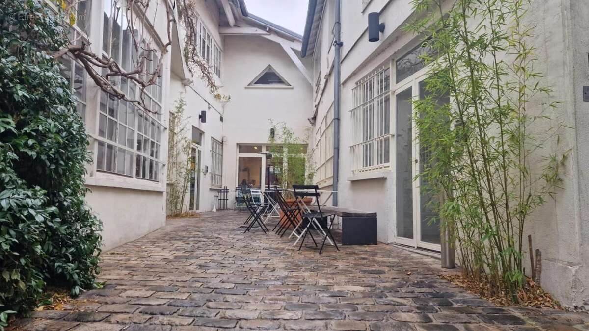 Coup de cœur assuré ! Corpimmo vous propose à la vente plusieurs surfaces divisibled dans une copropriété de charme de 5 lots. F - photo 3