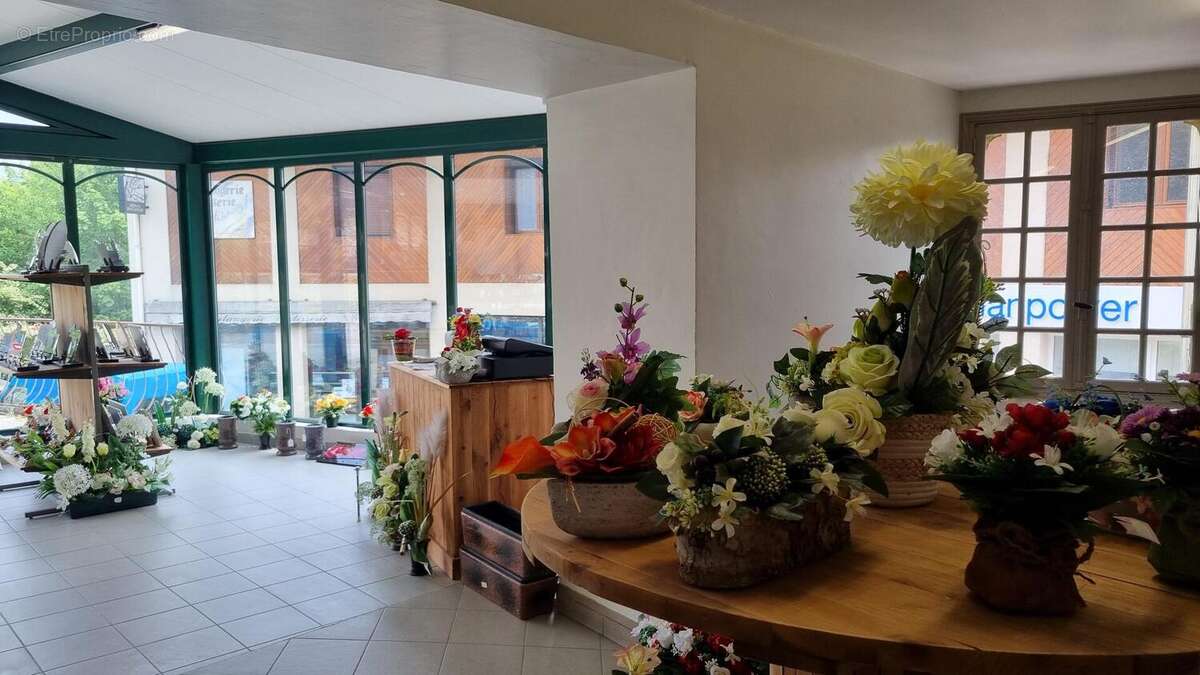 20250603151718 - Commerce à NONTRON