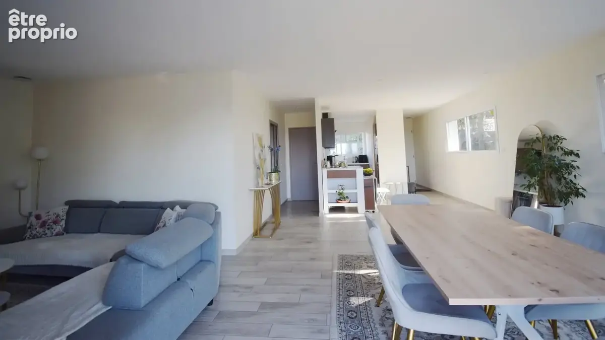 À VENDRE - CREUZIER-LE-VIEUX - Maison de plain-pied d'environ 118,92 m² - photo 4
