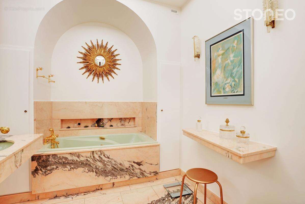 Appartement à NEUILLY-SUR-SEINE