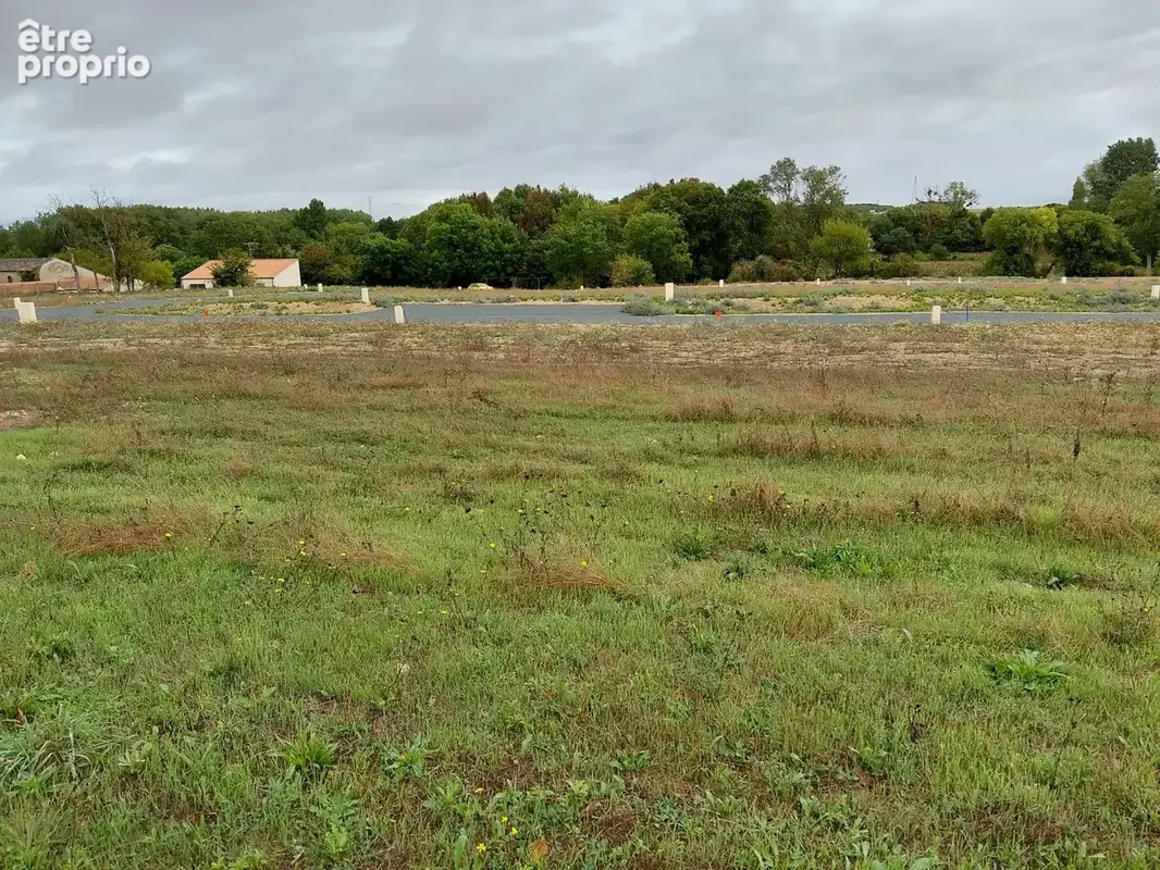 Terrain à bâtir de 513 m² à TONNAY-BOUTONNE (17) - photo 3