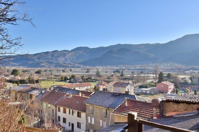 Maison de Village avec extérieur. VIAGER occupé 1 Tête. LA SAULCE (05) - photo 3