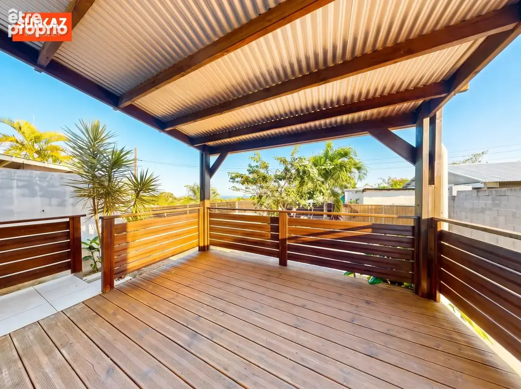 Maison 4 pièces 70 m² à vendre à Saint-Pierre (97410) - photo 2
