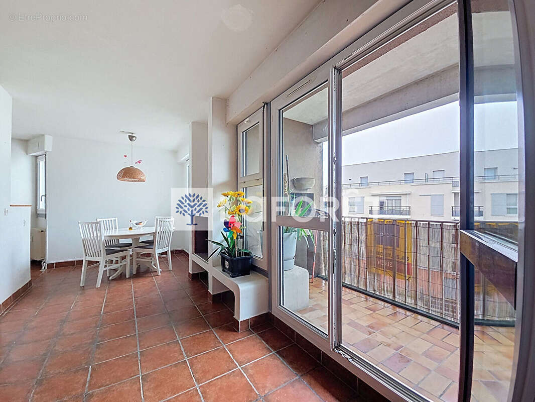 Appartement à FRESNES