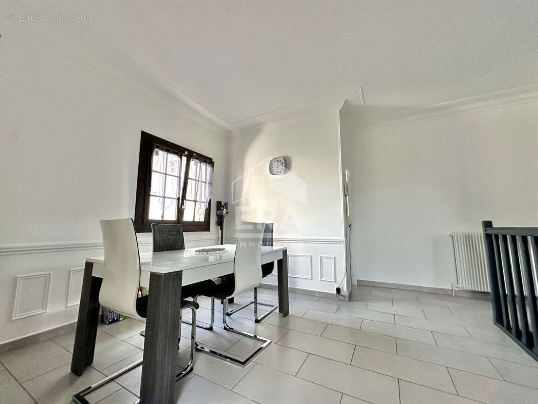 Maison à SARTROUVILLE