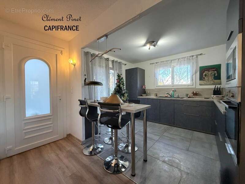 Maison avec fort potentiel à Gap Sud – 156 m², jardin, garage et vue dégagée - photo 12
