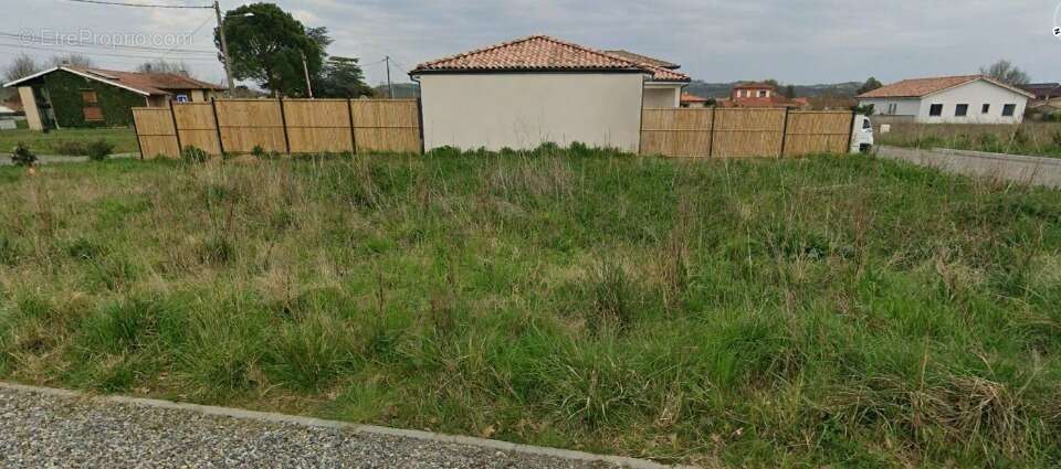 Terrain à MONTESQUIEU-VOLVESTRE