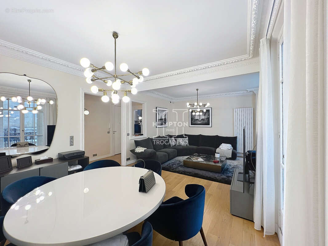 Appartement à PARIS-16E