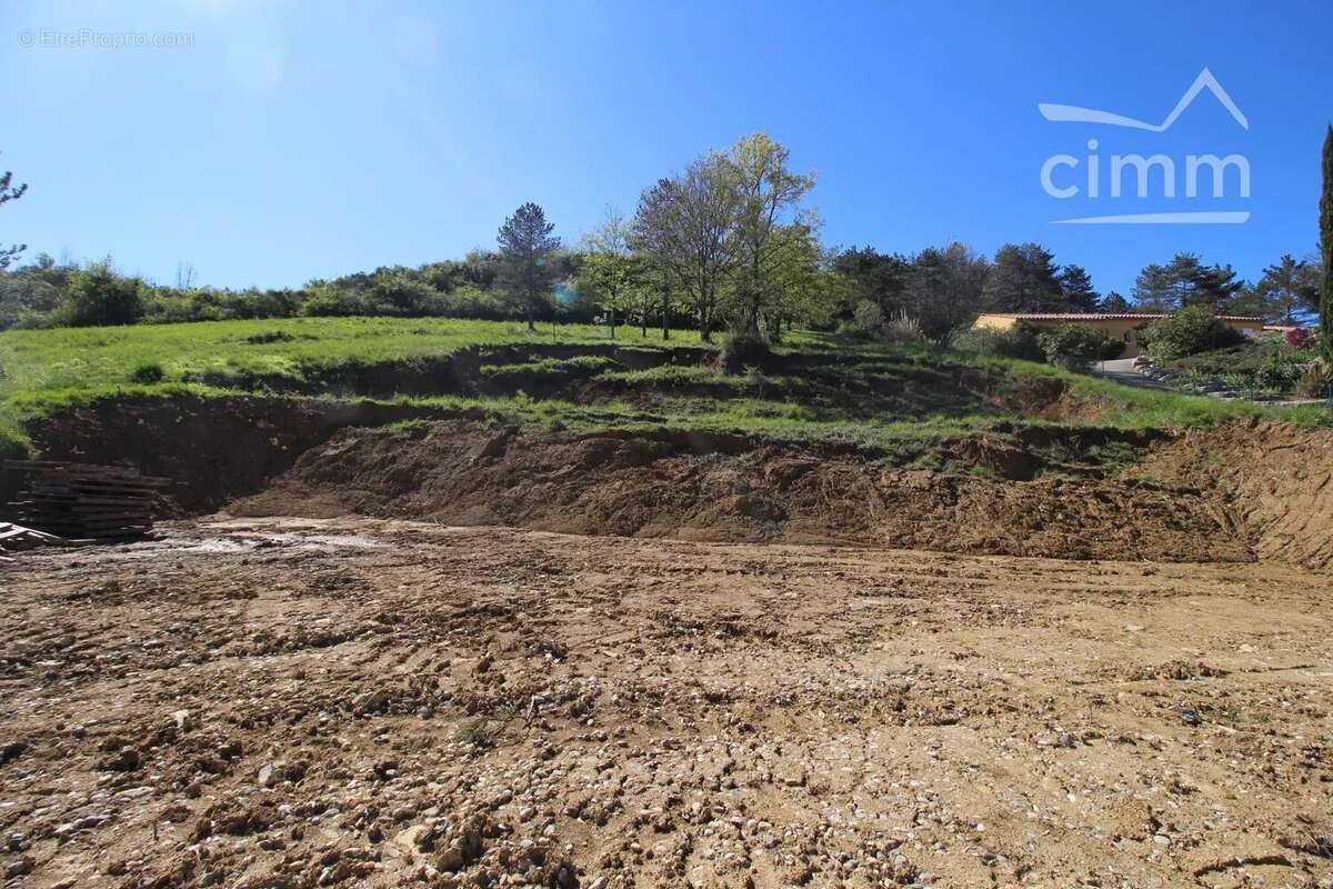 Terrain à MONTAZELS