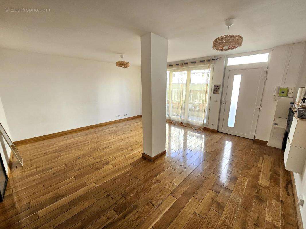 Appartement à AUBERVILLIERS