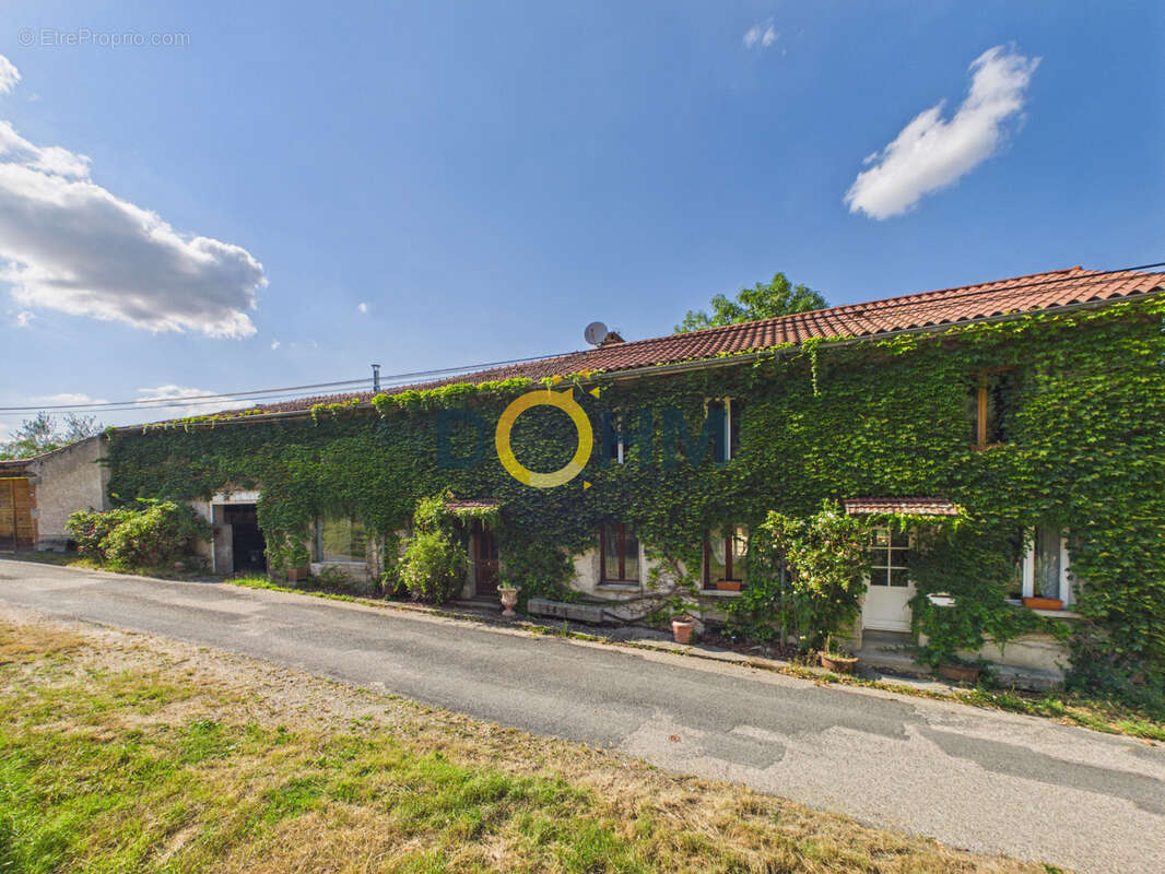Maison à SAINT-JUST-SAINT-RAMBERT