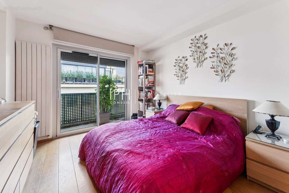Appartement à NEUILLY-SUR-SEINE