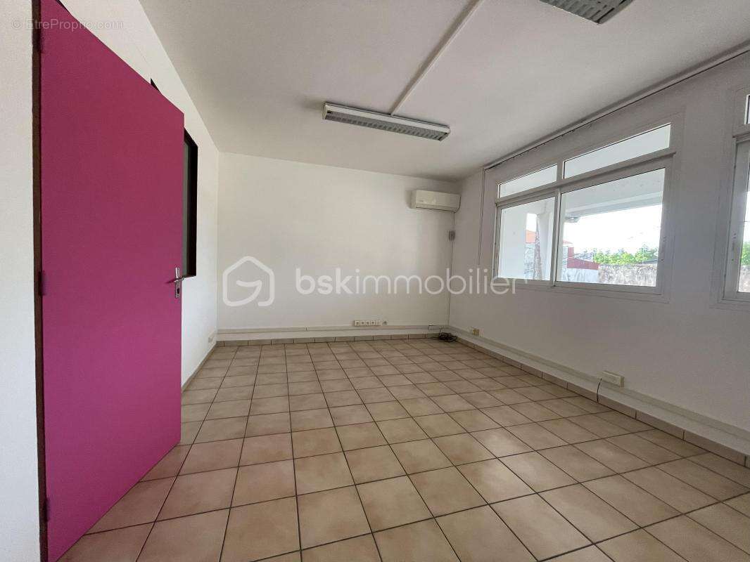 97300 – cayenne centre-ville – immeuble mixte 510 m² – 5 logements loués – locaux professionnels – ascenseur privatif – 4 statio - photo 10