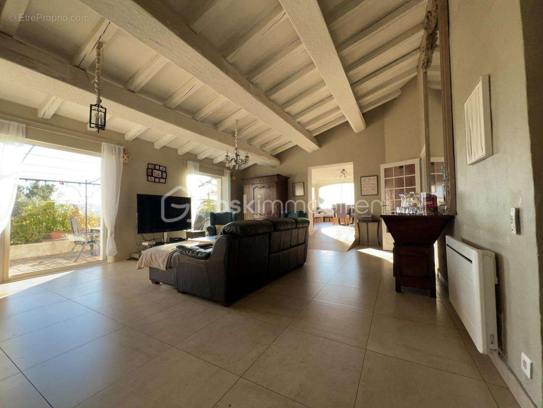 Maison à ROQUEBRUNE-SUR-ARGENS