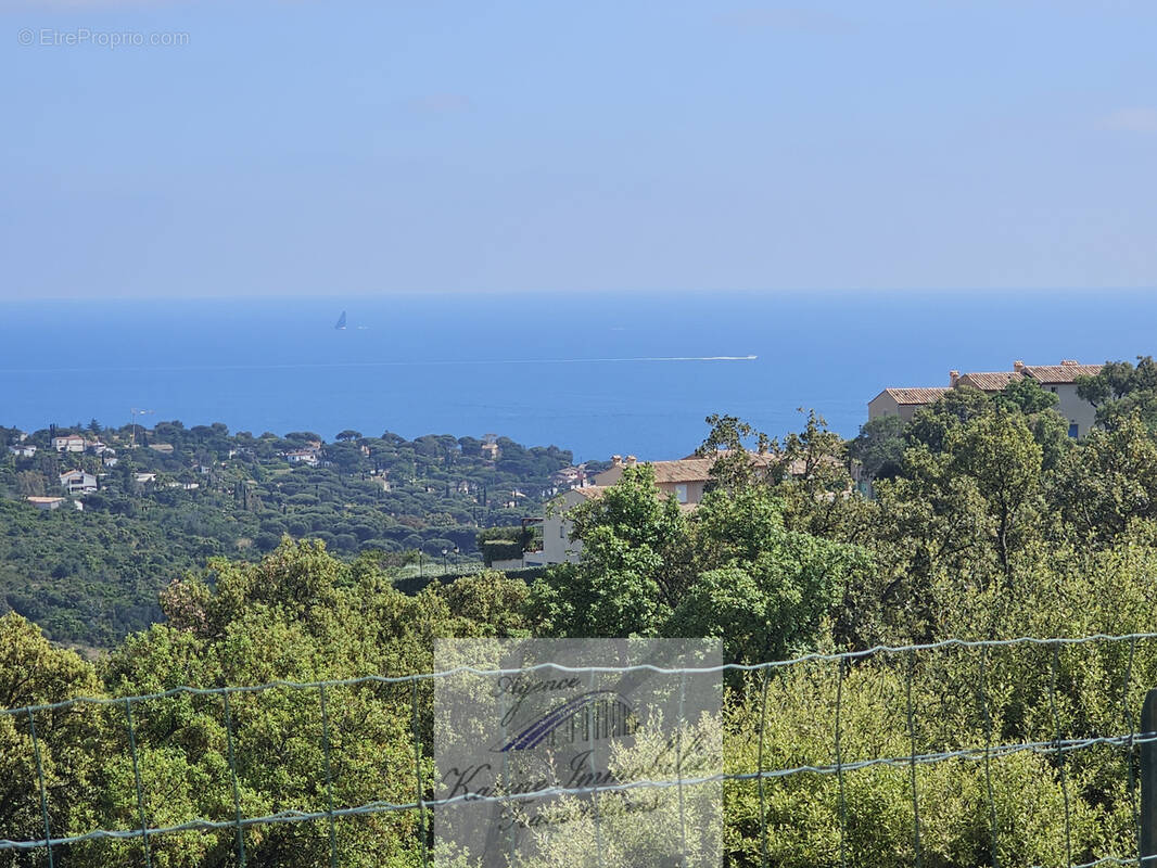 Maison à ROQUEBRUNE-SUR-ARGENS