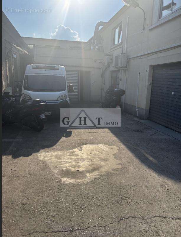 Commerce à GENNEVILLIERS