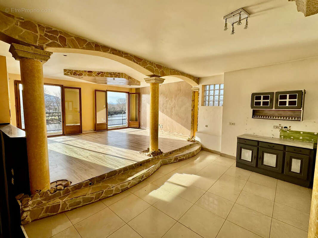 PONT-DU-CHÂTEAU / Maison à vendre de 132 m2 avec terrain, terrasses et balcon ! - photo 11