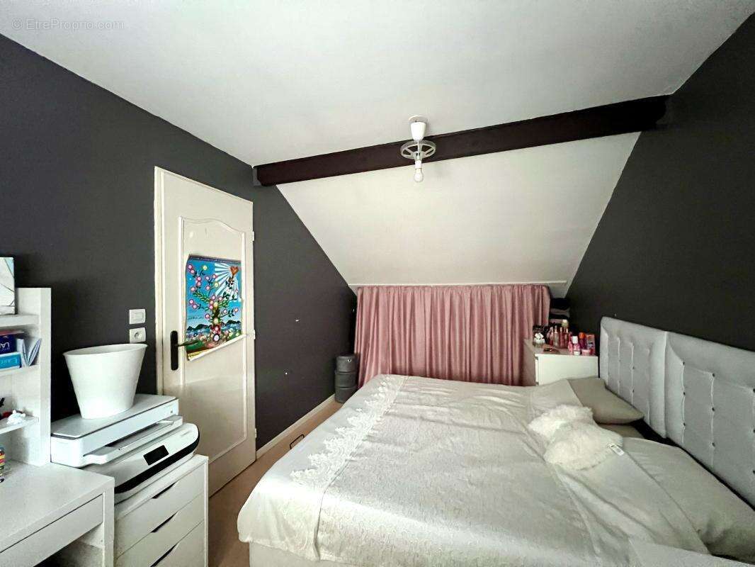  À découvrir sur Calais – Maison familiale de 114 m² à 190 000 €  - photo 7