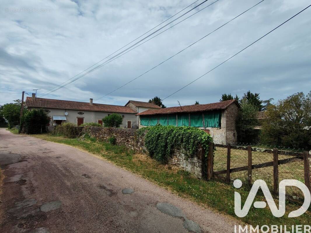 Photo 1 - Maison à CHAMPNIERS-ET-REILHAC