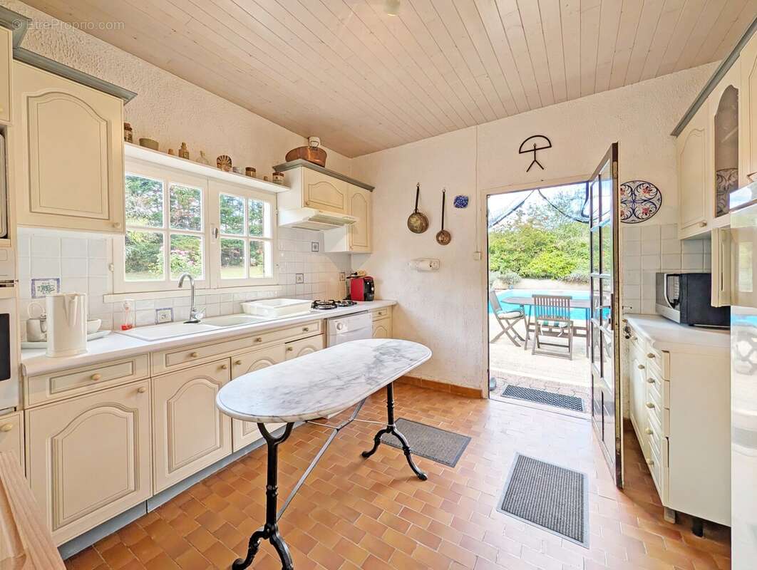 Maison en pierre de caractère avec deux chambres, piscine et maison d'amis - photo 7