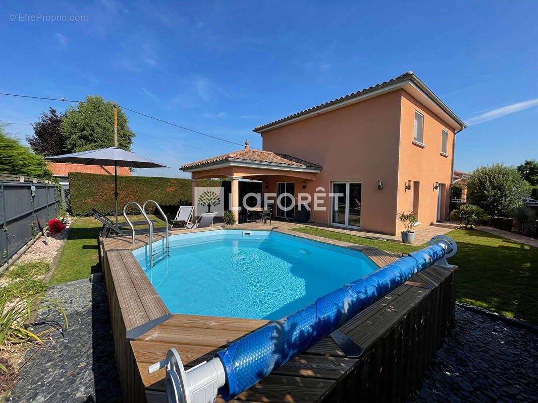 Maison à SAINT-ETIENNE-SUR-CHALARONNE