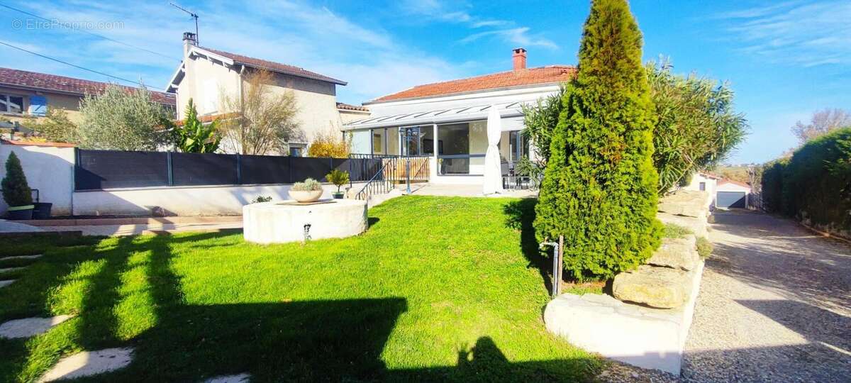 Maison à GREZIEU-LA-VARENNE