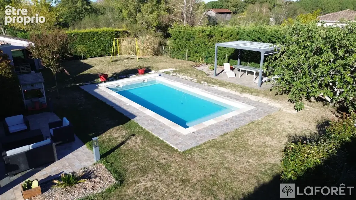 Maison rénovée avec piscine, 4 chambres et jardin clos - photo 16