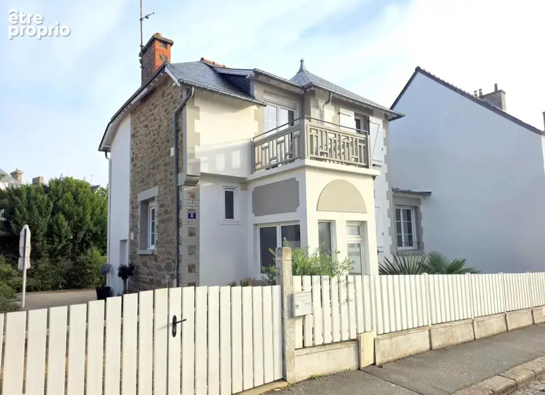 DINARD:Élégante maison rénovée – 4 chambres en suite, garage et 2 stationnements. Plages et commerces à pied - photo 18