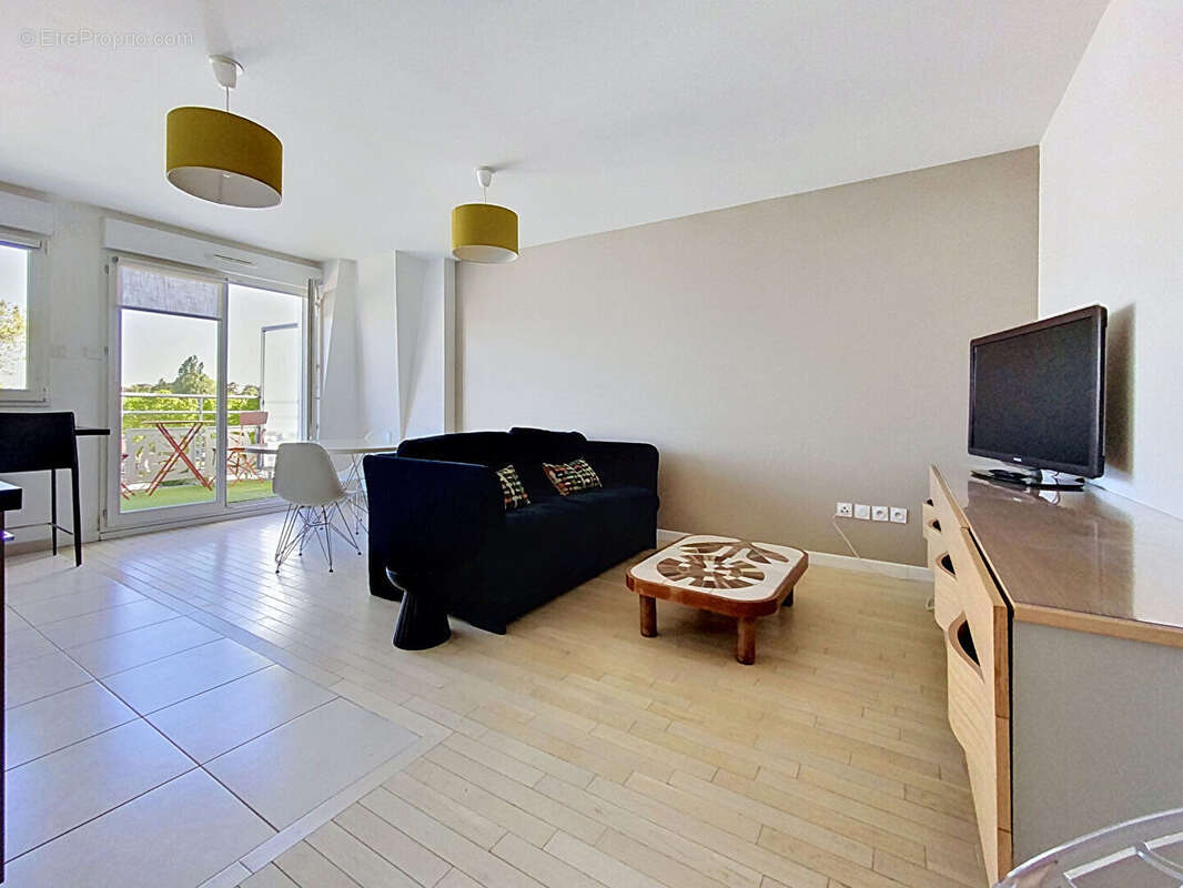 Appartement à VERNEUIL-SUR-SEINE