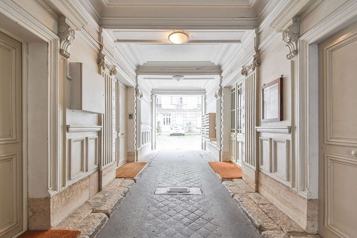 Appartement à PARIS-14E