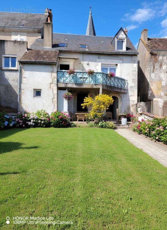 AZE maison ancienne très bien entretenue avec puits et garage - photo 9