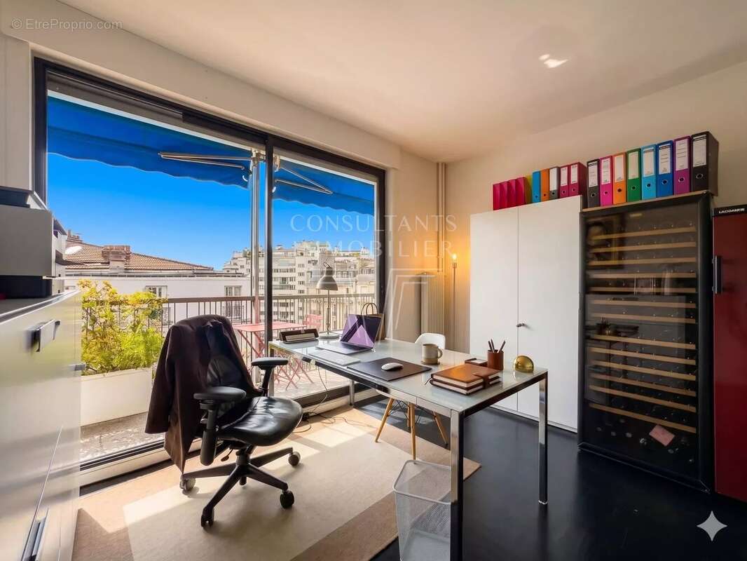Appartement à PARIS-16E