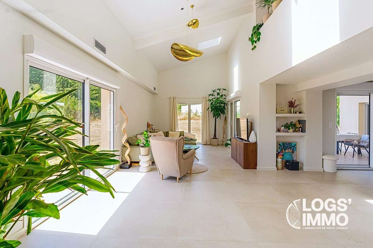 Maison 208 m² à Gradignan  - photo 3