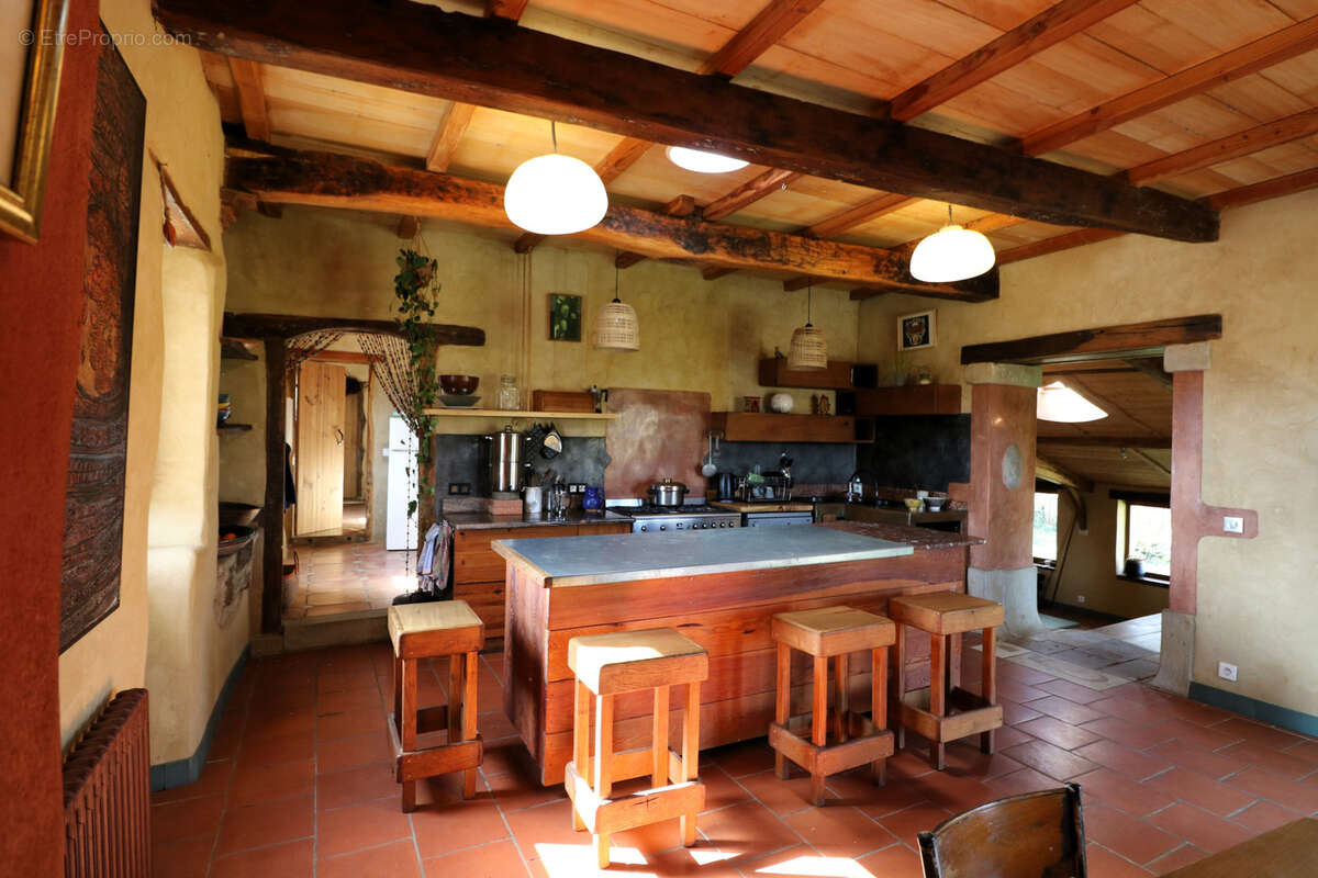 Maison à SAINT-JEAN-LE-COMTAL