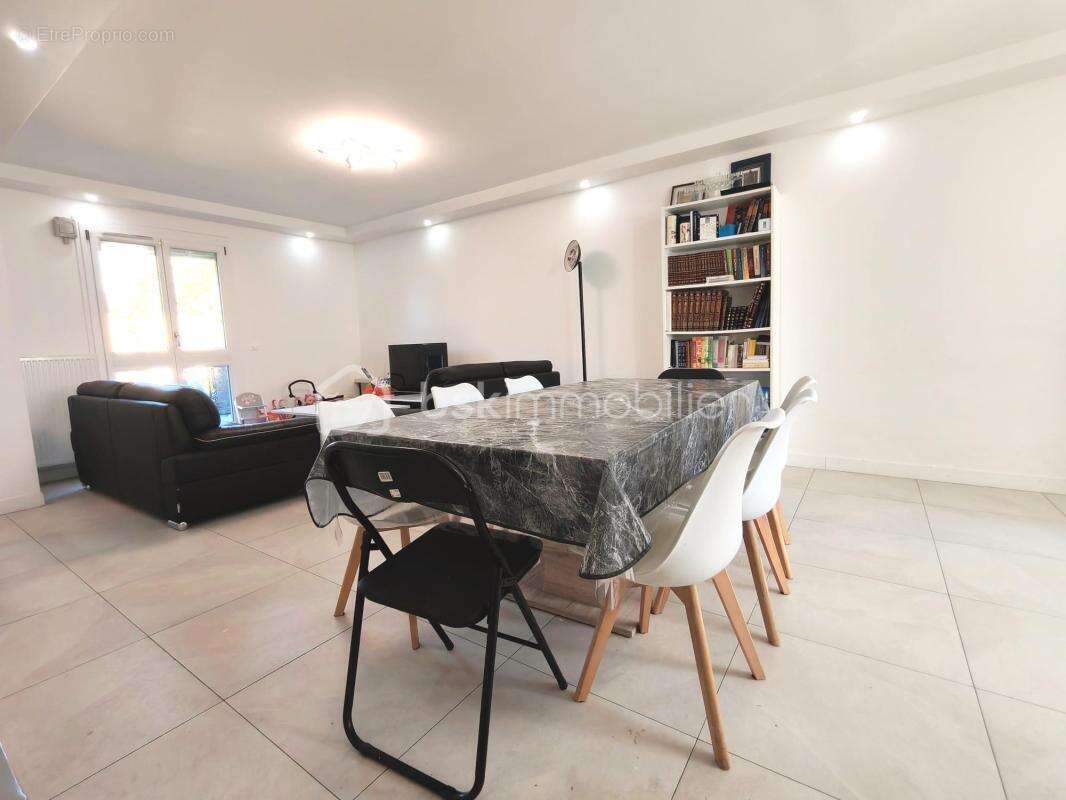 Maison à SARCELLES