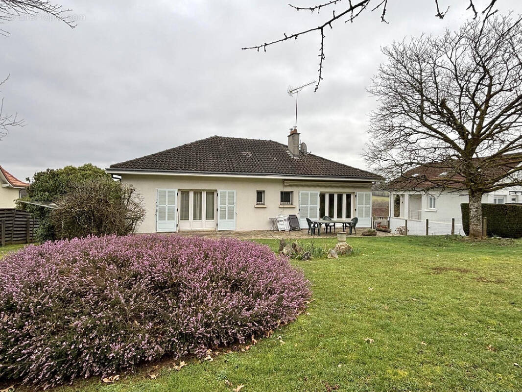 Maison à LE PALAIS-SUR-VIENNE