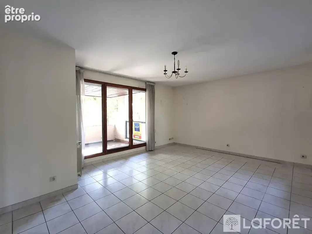HYERES CENTRE - Appartement 3 chambres 87m2 - terrasses, garage, cave - photo 2