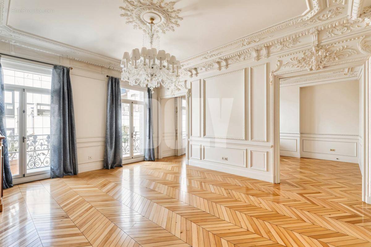 Appartement à PARIS-17E