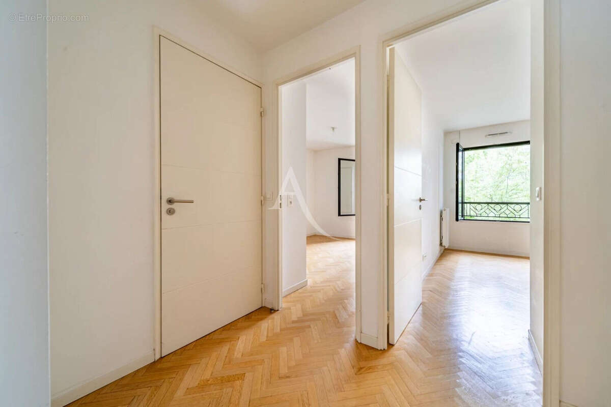 Suresnes - Résidence Sisley - Appartement 3 pièces 69m² - Parking en sus - photo 8