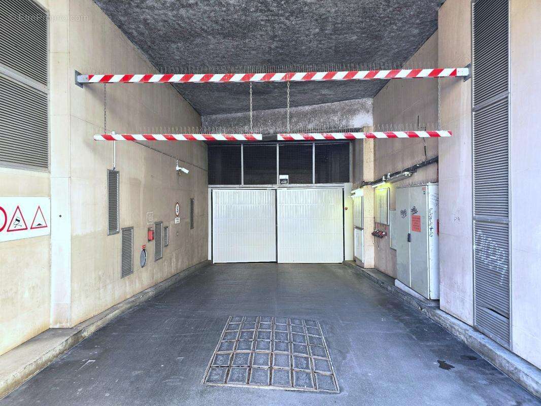 Parking à PARIS-14E