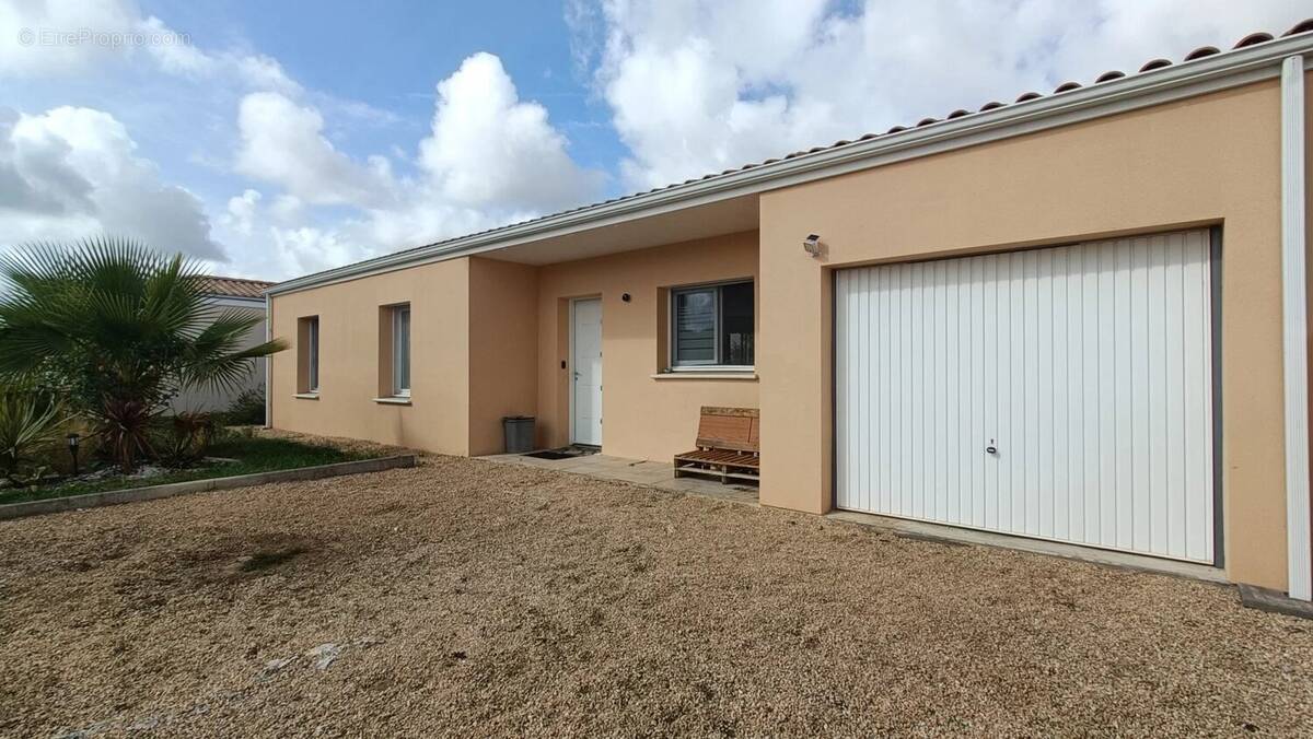 Maison à NEUVILLE-DE-POITOU