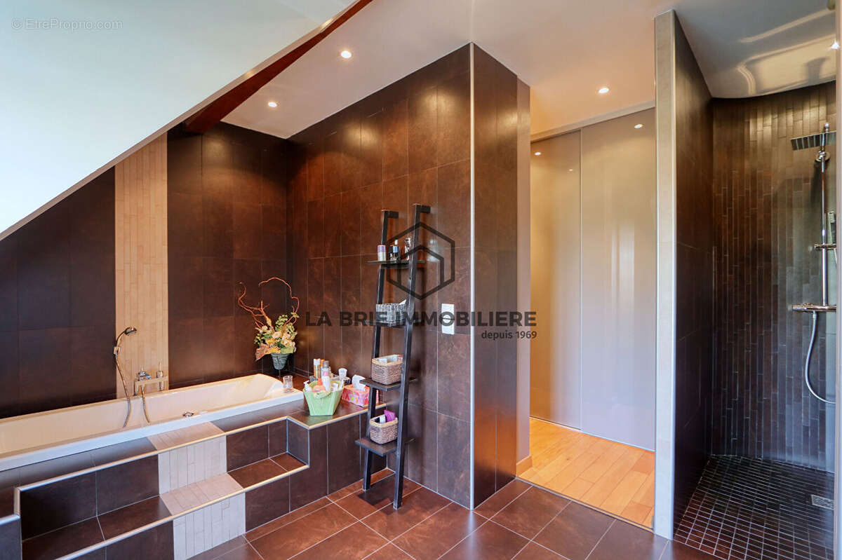 Maison à VILLECRESNES