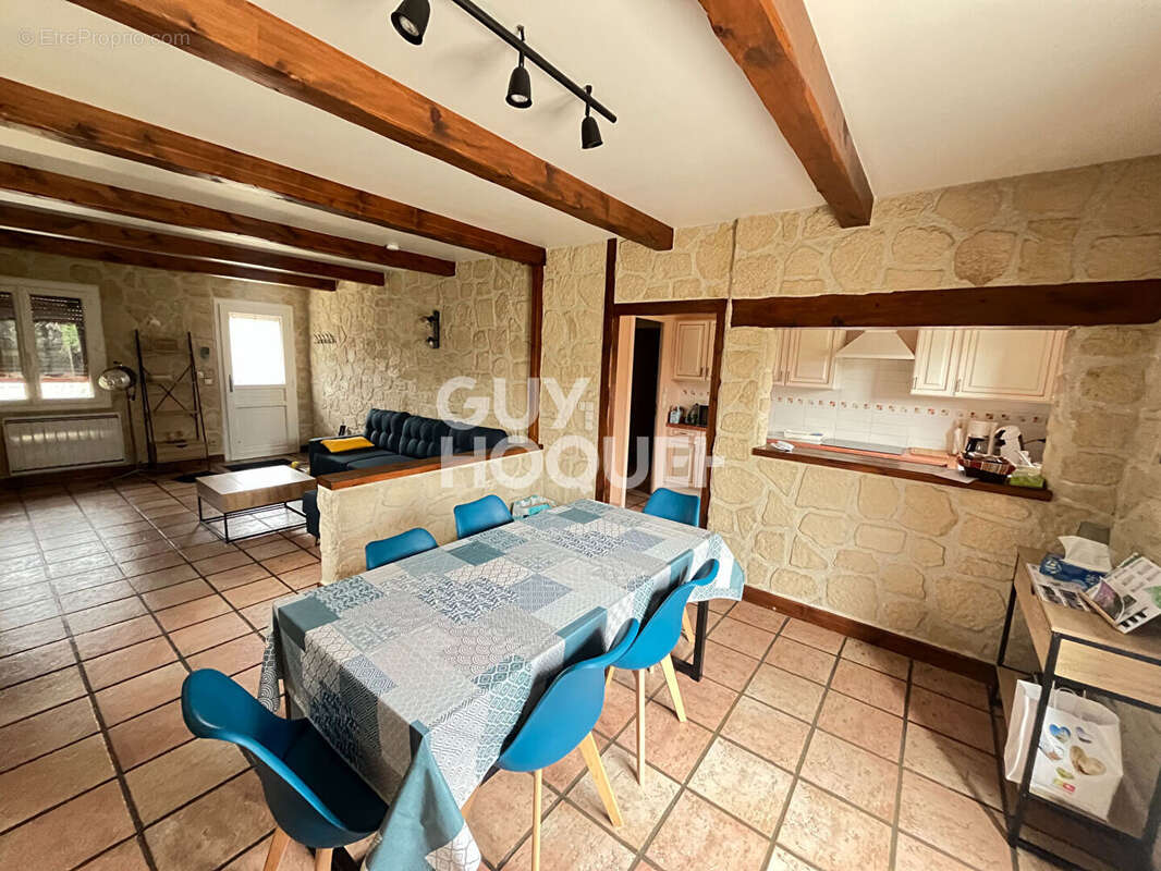 Maison à BELLEU