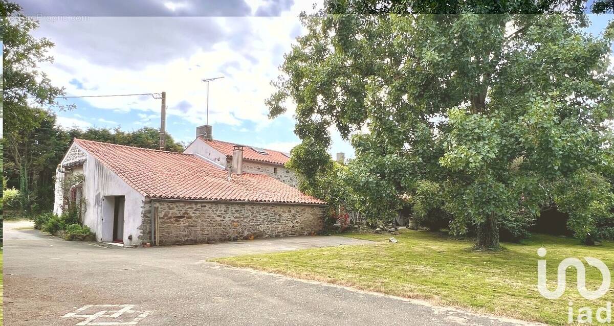 Photo 1 - Maison à VENANSAULT