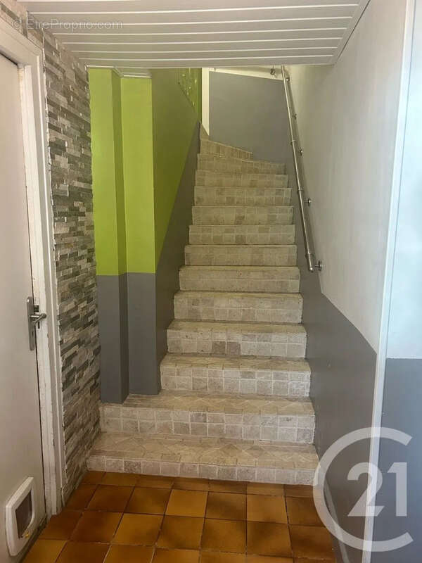 Maison à SAINT-HILAIRE-DE-LUSIGNAN