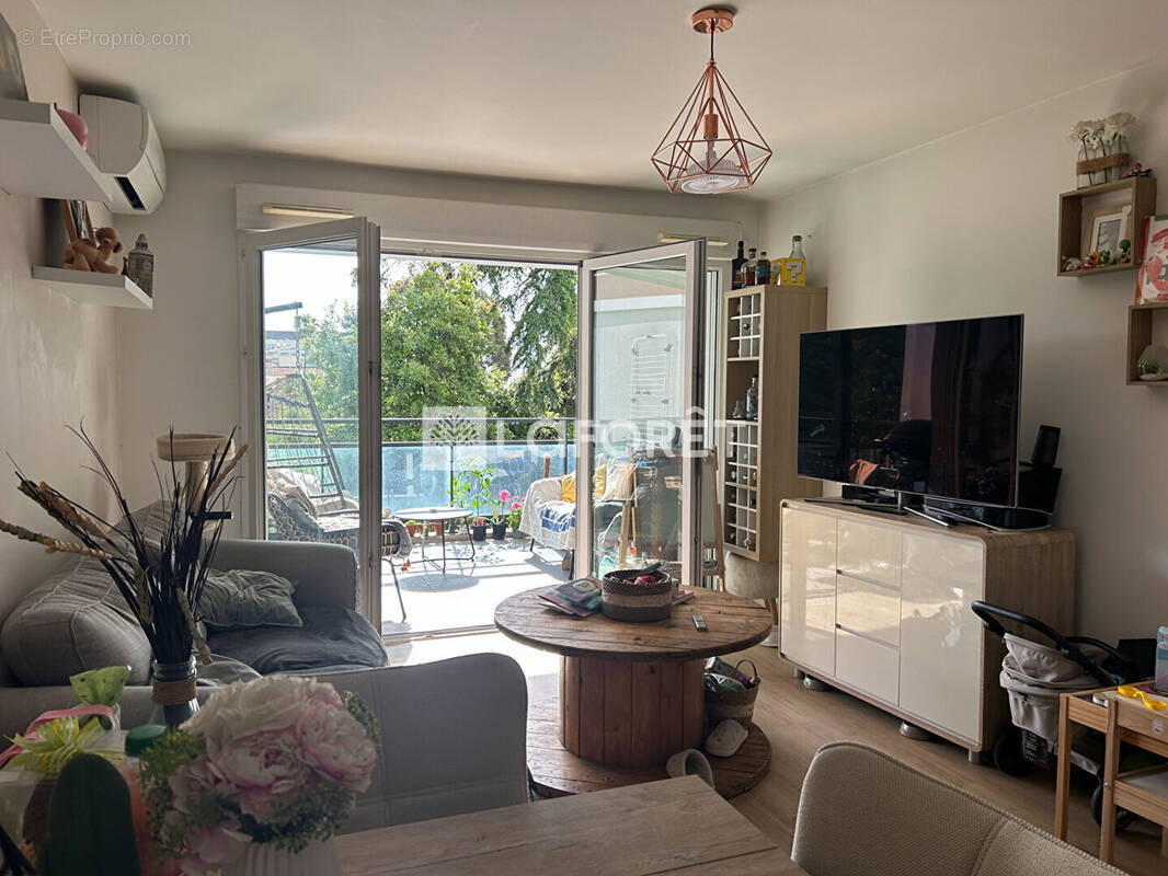 Appartement à SAINT-LAURENT-DU-VAR