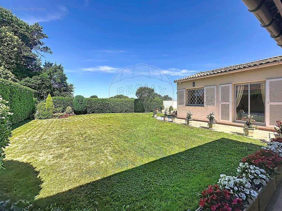 Maison à GARONS
