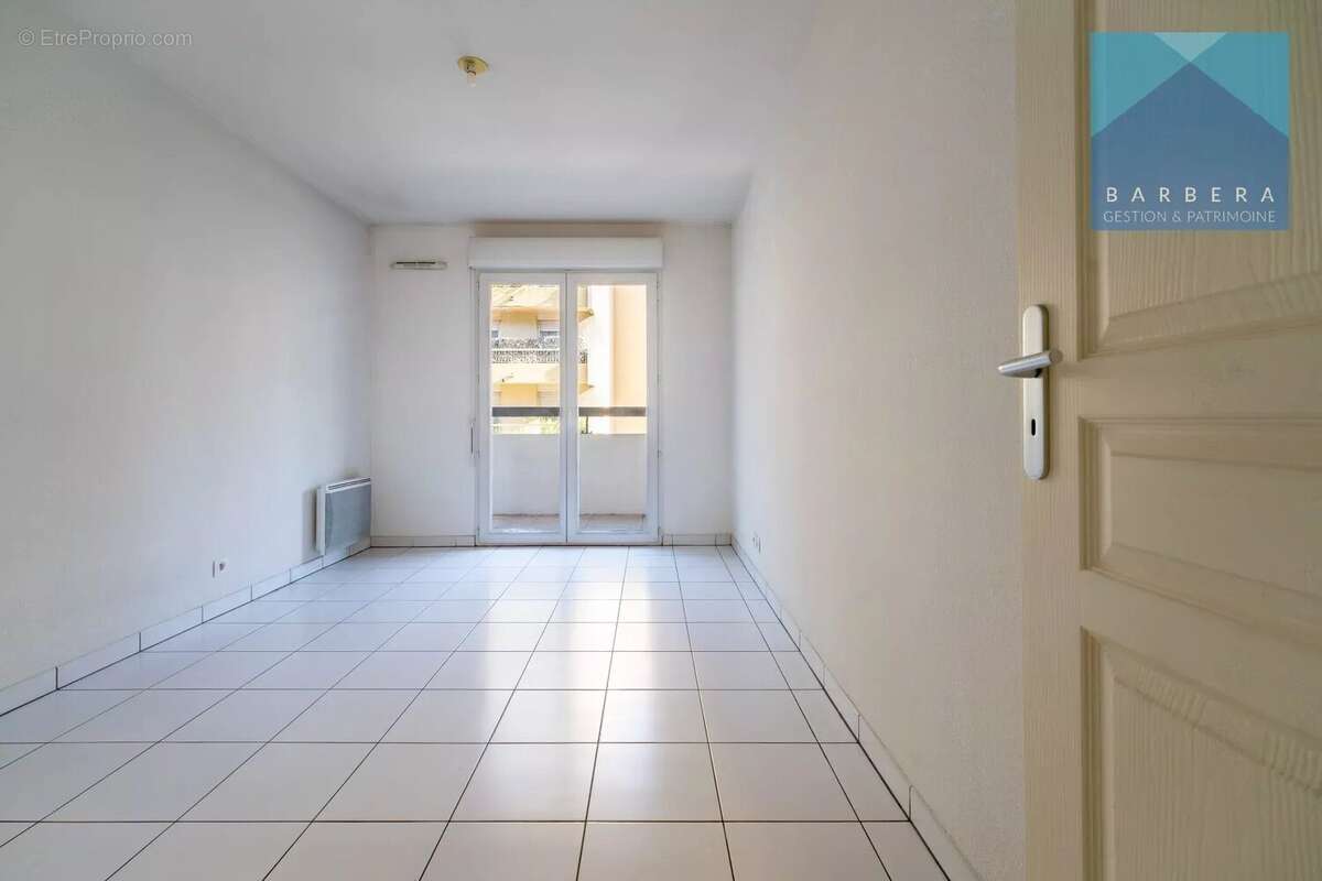 Appartement à SAINT-LAURENT-DU-VAR